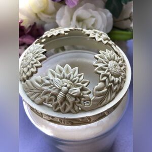 Yankee Candle Retired Bee Happy Illuma Lid Candle Jar Topper